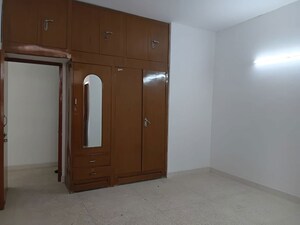 Room in 3 BHK Builder Floor at Ardee City, Sector 52 – for Rent