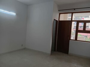 Room in 2 BHK Builder Floor at Ardee Mall, Sector 52 – for Rent