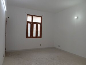 Room in 2 BHK Builder Floor at Ardee Mall, Sector 52 – for Rent