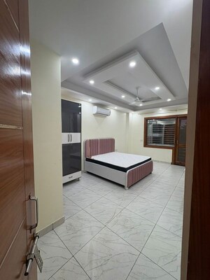 Parking in 2 BHK Builder Floor at RWA Residential Society Sector 46, Sector 46 – for Rent
