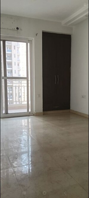 Room in 3 BHK Apartment at Civitech Stadia, Sector 79 – for Rent