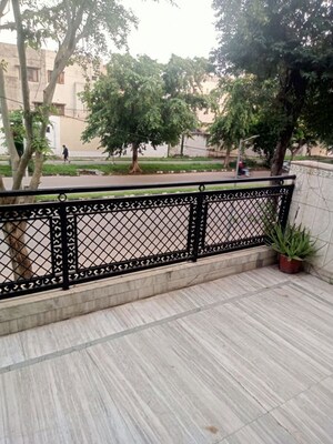 Balcony in 2 BHK Builder Floor at Sector 38 – for Rent