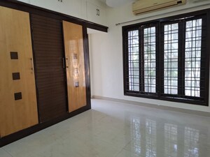 Room in 3 BHK Apartment at Banjara Hills – for Rent