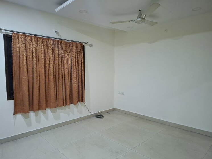 Room, banjara hills 3 Bedroom 2000 Sq.Ft. Apartment In Banjara Hills Hyderabad 9736450