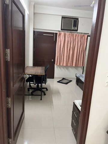 Master Bedroom in 2 BHK Builder Floor at Signature Tower Sector 30, Sector 30 – for Rent