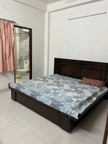 Bedroom in 2 BHK Builder Floor at Signature Tower Sector 30, Sector 30 – for Rent