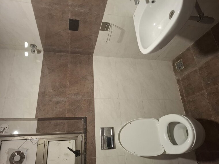 Bathroom, banjara hills 3 Bedroom 2500 Sq.Ft. Apartment In Banjara Hills Hyderabad 9736455