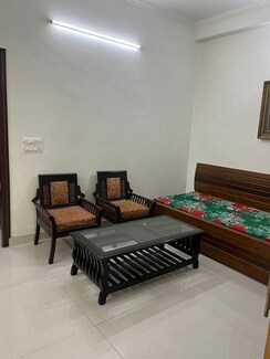 2 BHK Builder Floor For Rent in DLF Star Mall