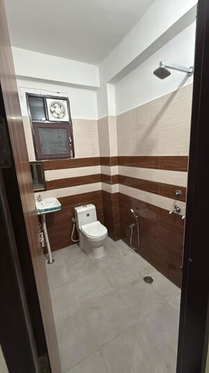 Bathroom in 1 RK Builder Floor at Greenwood City, Sector 40 – for Rent