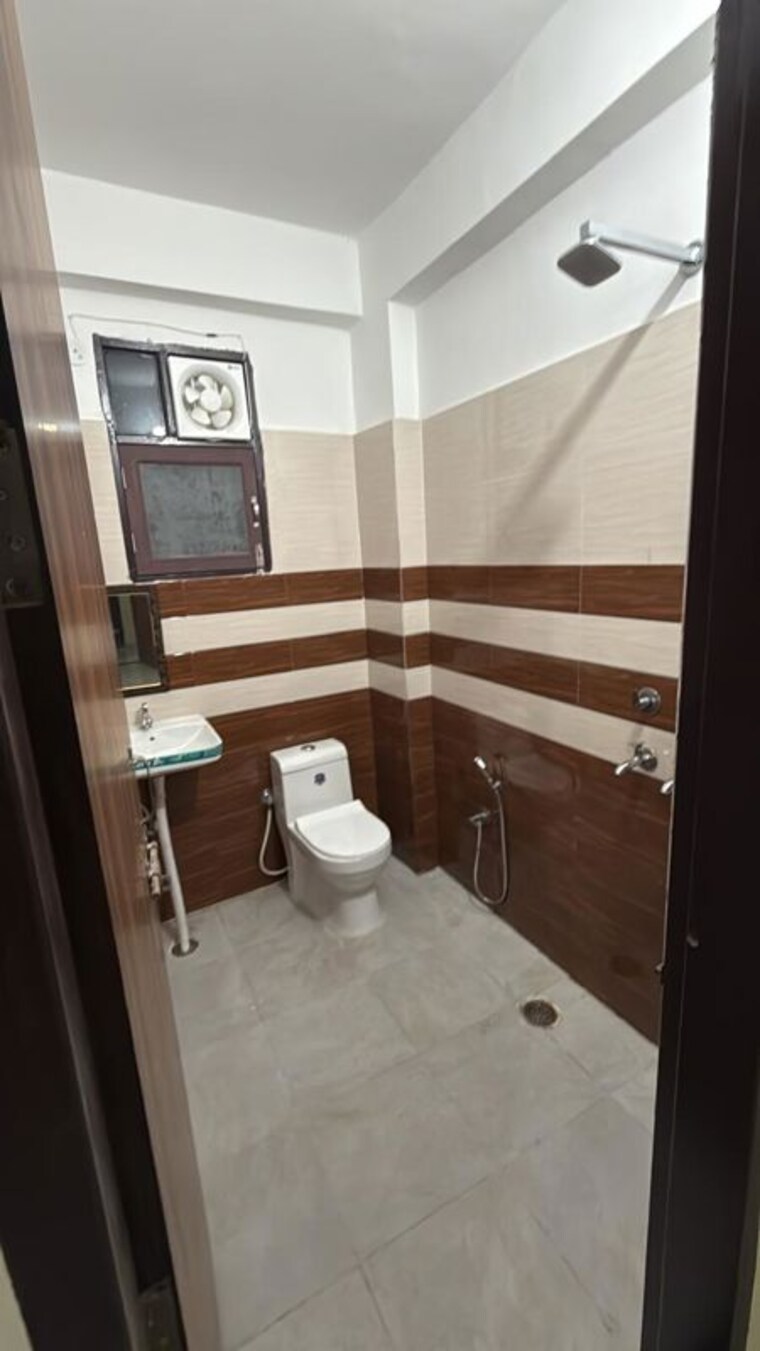 Bathroom, greenwood-city 1 RK 160 Sq.Ft. Builder Floor In Sector 40 Gurgaon 9736468