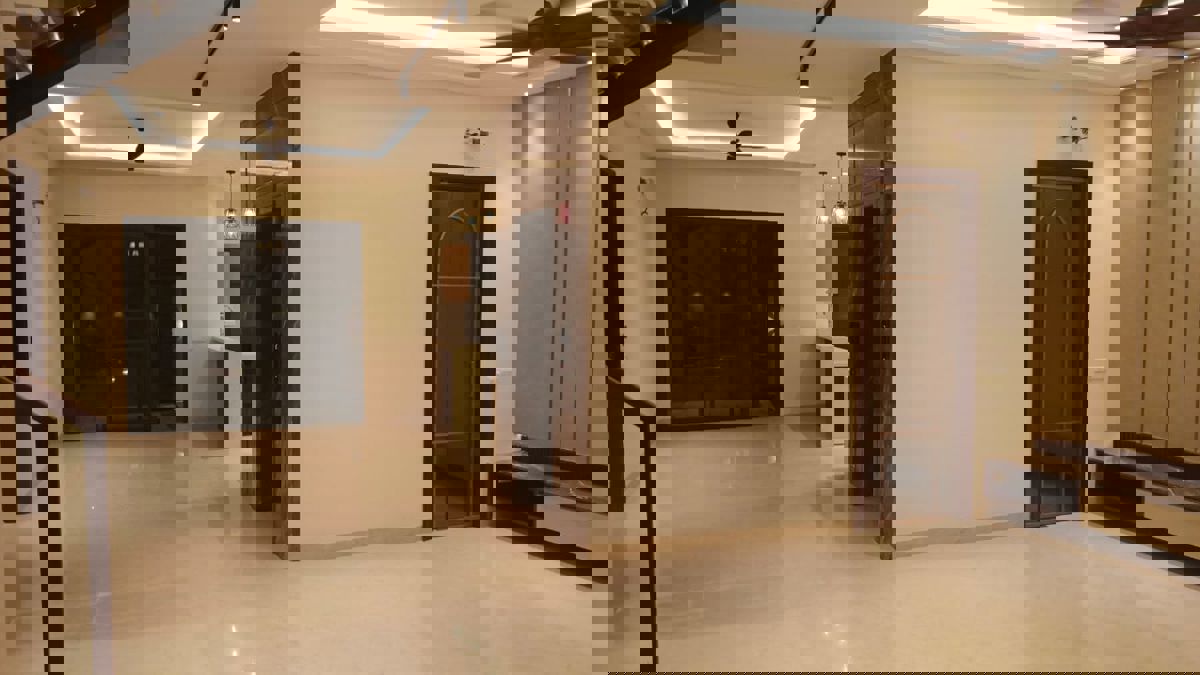 5 BHK + Servant Room Independent House For Sale in Sector 80