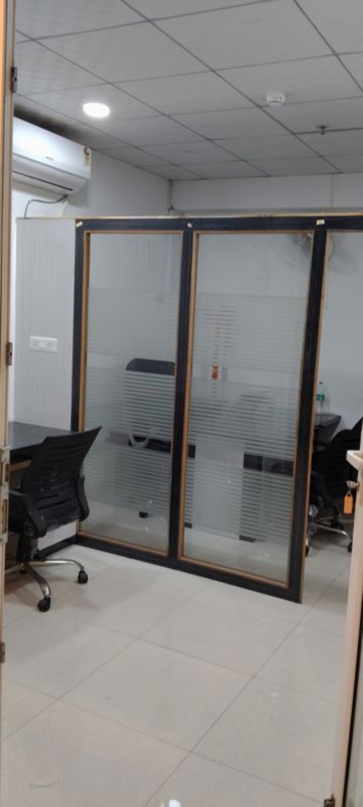 Team Area, gaur-city-mall Commercial Office Space 400 Sq.Ft. In Sector 4 Greater Noida Greater Noida 9736500