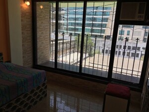 Room in 2 BHK Apartment at Elizabeth Apartments, Parel – for Rent