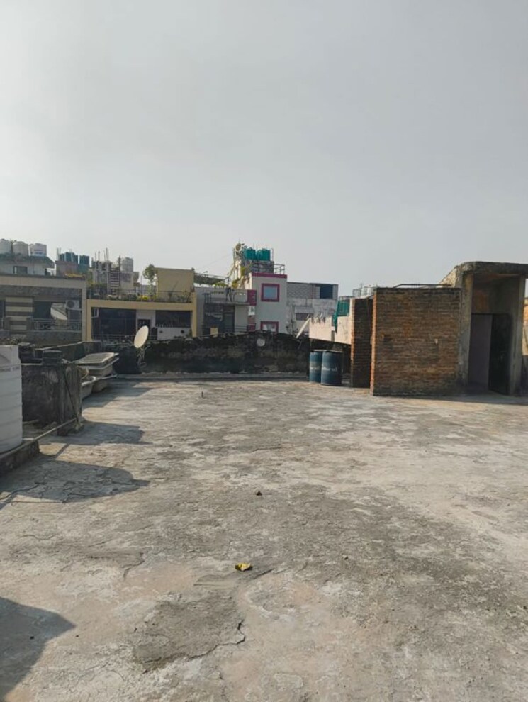  Parking, kalkaji Commercial Office Space 1800 Sq.Ft. In Kalkaji Delhi 9736511