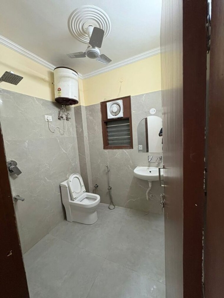 Bathroom, saurabh-niwas 1 Bedroom 700 Sq.Ft. Builder Floor In Sector 40 Gurgaon 9736529