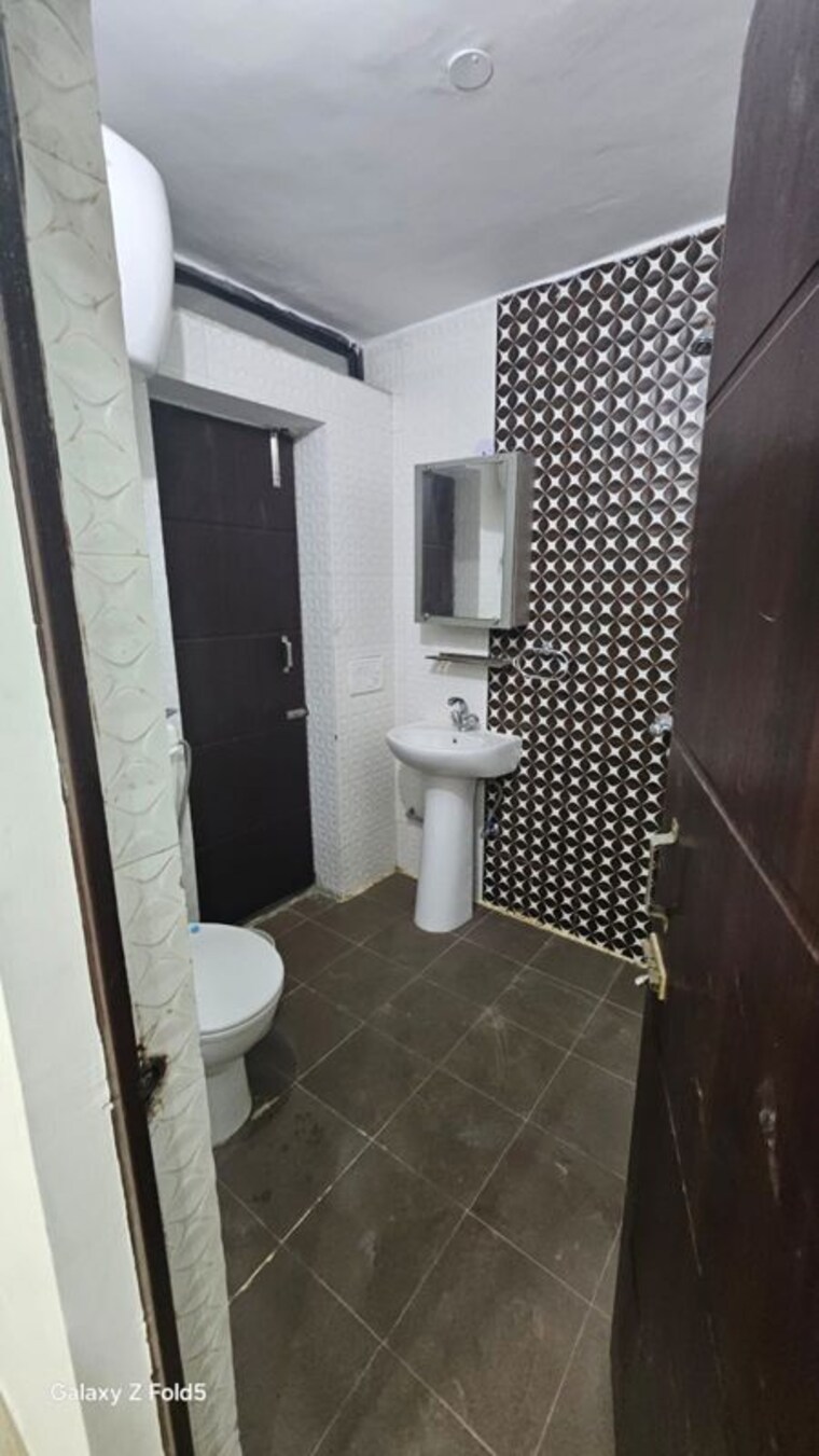 Bathroom, ardee-mall 1 Bedroom 750 Sq.Ft. Builder Floor In Sector 52 Gurgaon 9736535