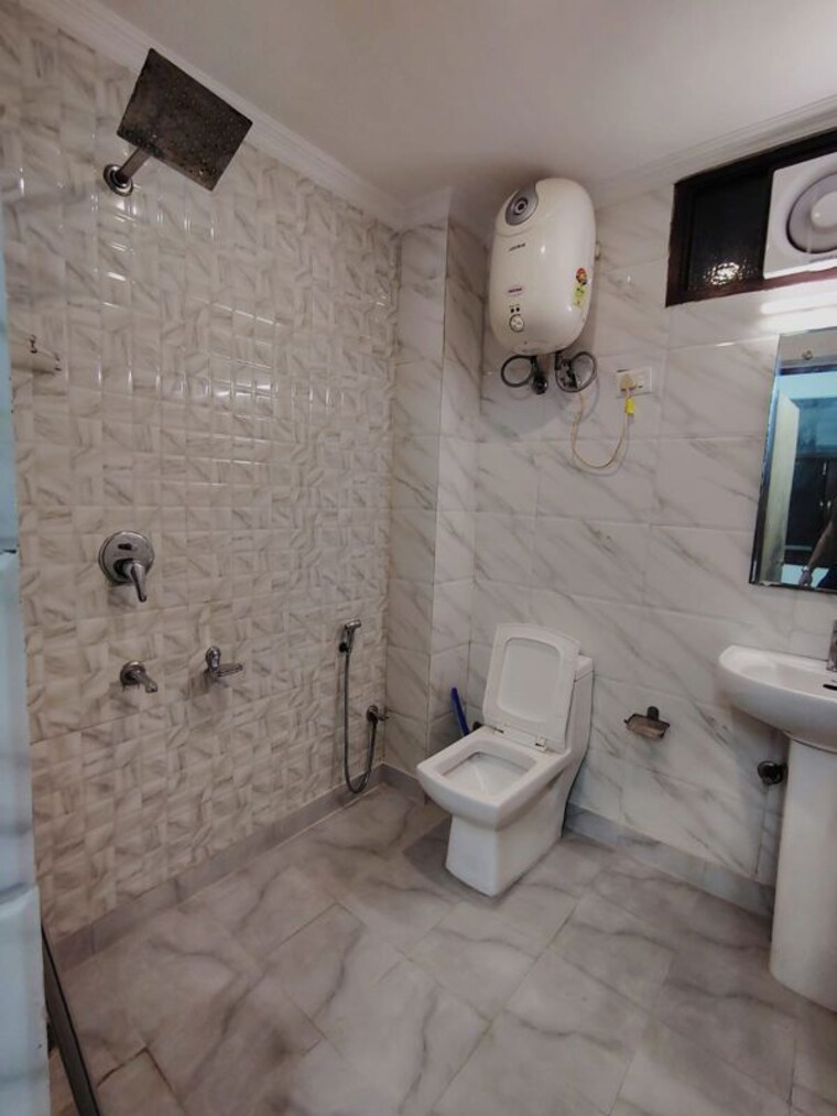 Bathroom, malviya nagar 1 Bedroom 550 Sq.Ft. Builder Floor In Malviya Nagar Delhi 9736536