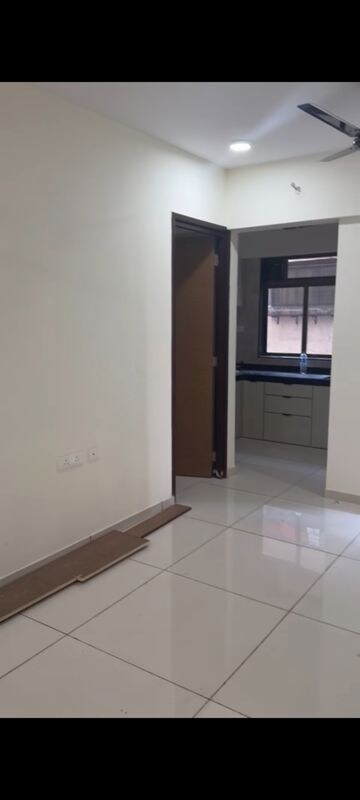 Room in 1 BHK Apartment at Goregaon West View CHS, Goregaon West – for Rent