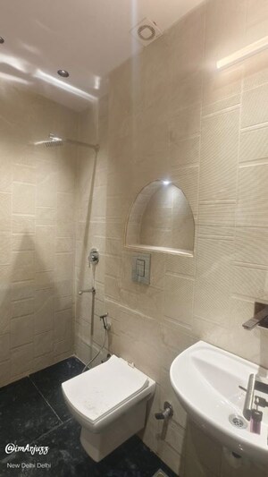 Bathroom in 1 BHK Builder Floor at Lajpat Nagar – for Rent