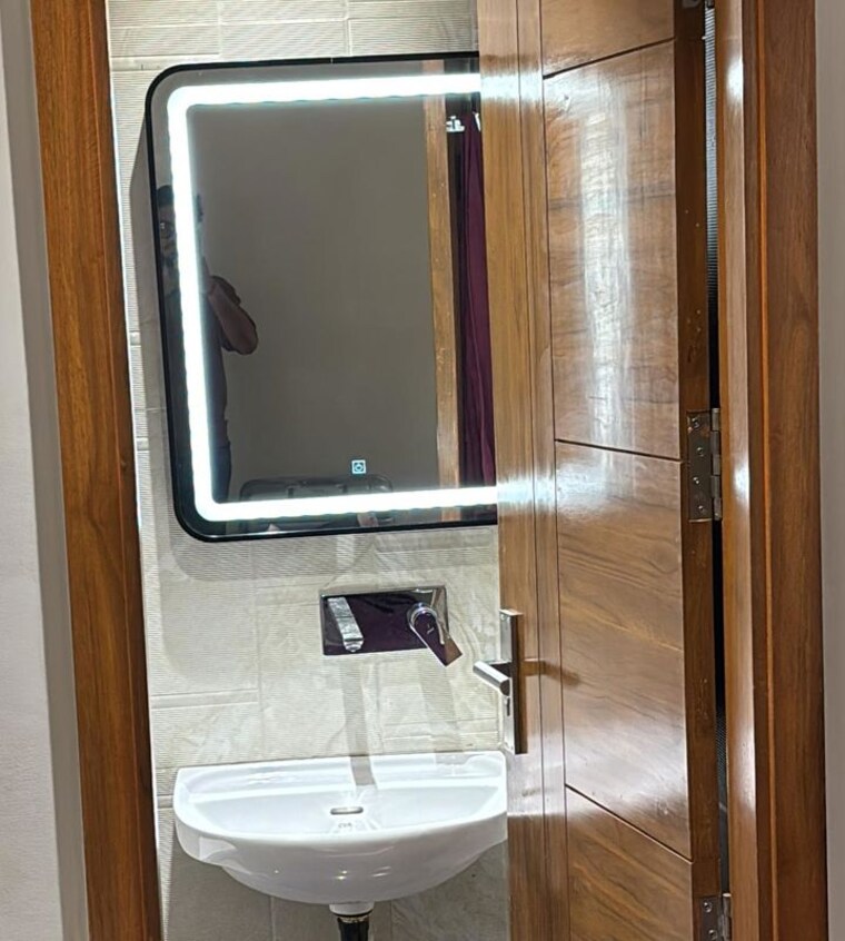 Bathroom, lajpat nagar 1 Bedroom 1000 Sq.Ft. Builder Floor In Lajpat Nagar Delhi 9736587