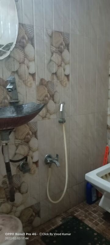 Bathroom in 2 BHK Apartment at Elizabeth Apartments, Parel – for Rent