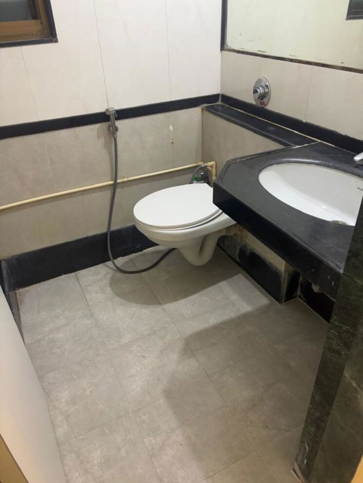 Bathroom, goyal-green-woods 2 Bedroom 750 Sq.Ft. Apartment In Andheri East Mumbai 9736610