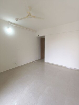 Room in 3 BHK Apartment at Eka Elitas, Kothrud – for Rent