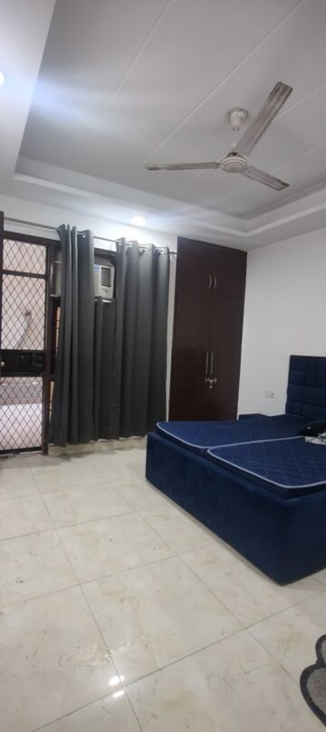 Room in 3 BHK Builder Floor at Chattarpur – for Rent