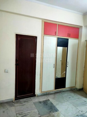 Room in 2 BHK Apartment at Windsor and Nova Society, Ahinsa Khand 2 – for Rent