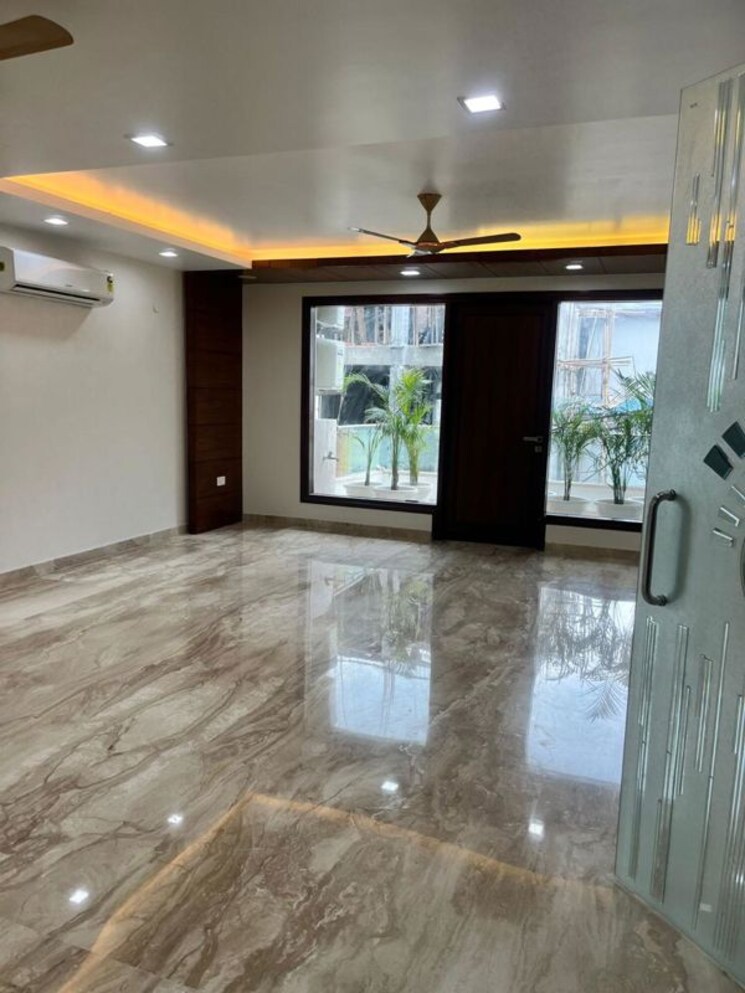 Room, greater kailash i 4 Bedroom 4500 Sq.Ft. Builder Floor In Greater Kailash I Delhi 9736631