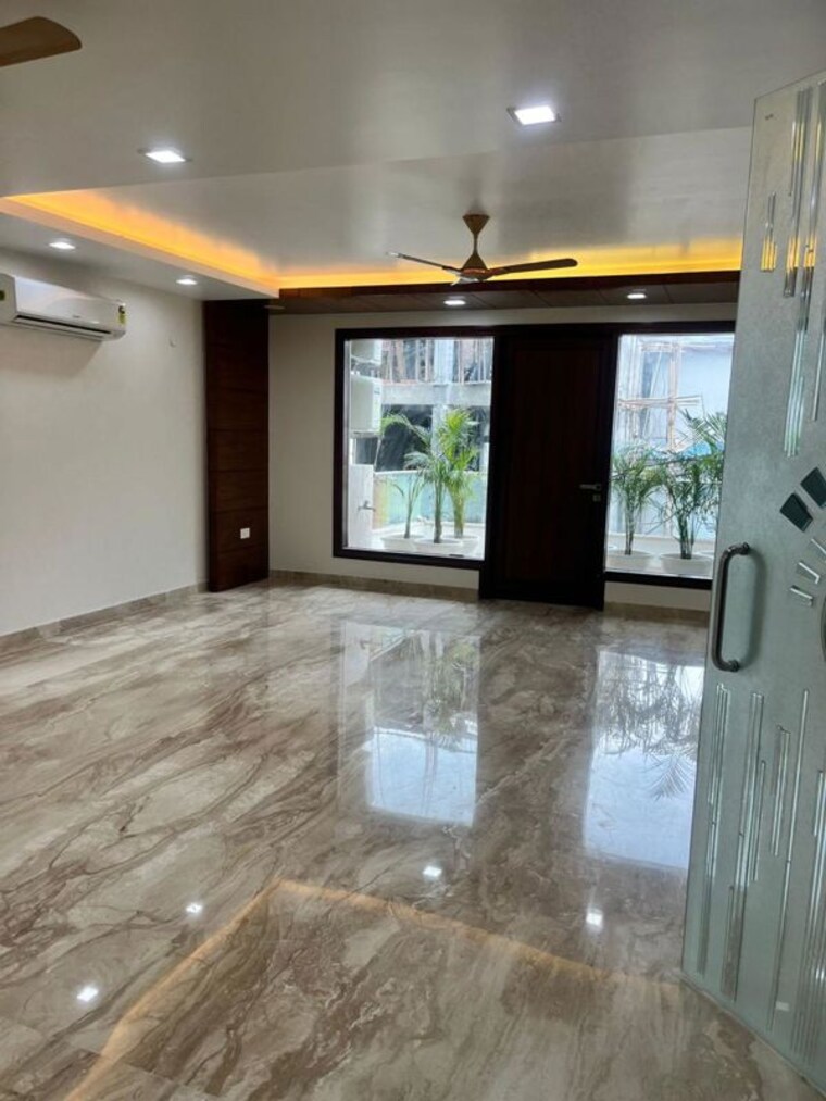 Room, greater kailash i 4 Bedroom 4500 Sq.Ft. Builder Floor In Greater Kailash I Delhi 9736631