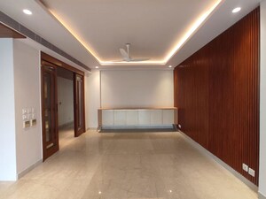 Room in 4 BHK Builder Floor at Panchsheel Park – for Sale