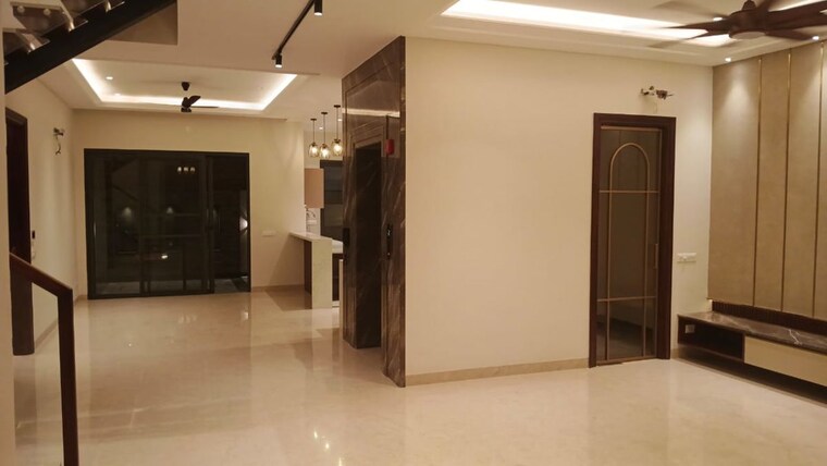 Room, sector 80 5 Bedroom 300 Sq.Yd. Independent House In Sector 80 Mohali 9736658