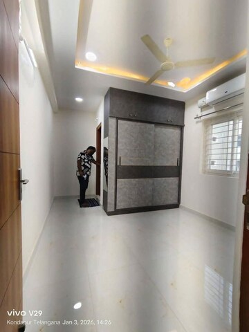 Room in 3 BHK Apartment at Kondapur – for Rent