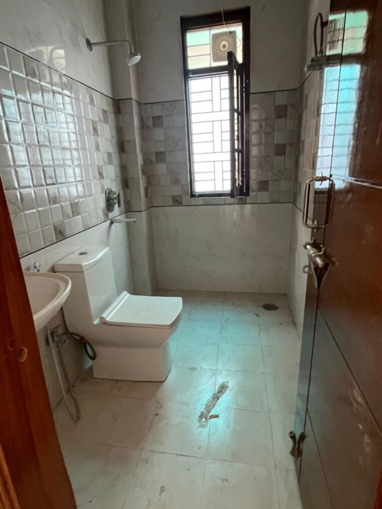 Bathroom, gomti nagar Pg For Boys & Girls In Gomti Nagar 9736681