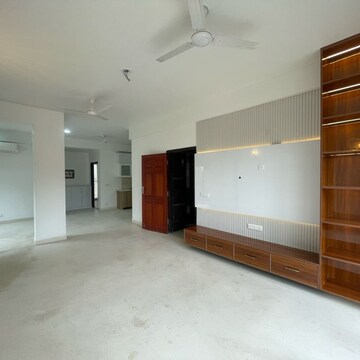 Room in 3 BHK Builder Floor at BPTP Amstoria, Sector 102 – for Rent