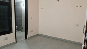 Room in 2.5 BHK Builder Floor at RWA Apartments Sector 12, Sector 12 – for Rent