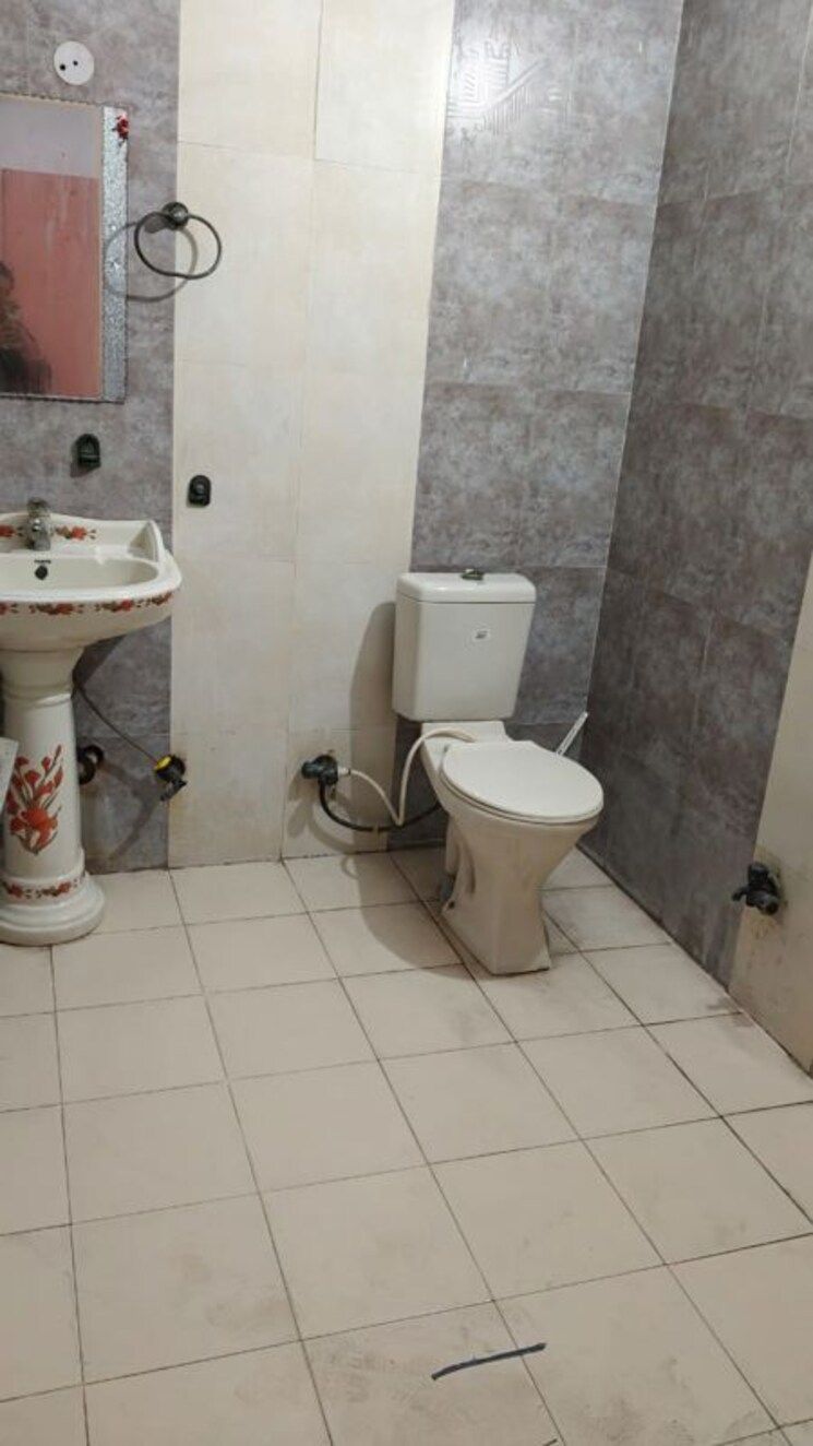 Bathroom, rwa-apartments-sector-12 2.5 Bedroom 1200 Sq.Ft. Builder Floor In Sector 12 Noida 9736710
