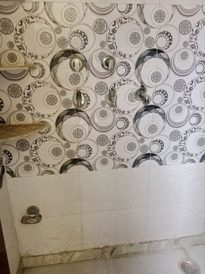 Bathroom in 2 BHK Builder Floor at Sector 25 – for Rent