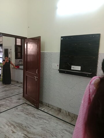 Room in 2 BHK Builder Floor at Sector 25 – for Rent