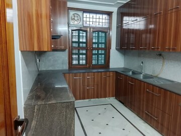 Kitchen in 3 BHK Builder Floor at Sector 31 – for Rent