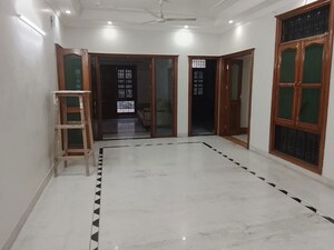Room in 3 BHK Builder Floor at Sector 31 – for Rent