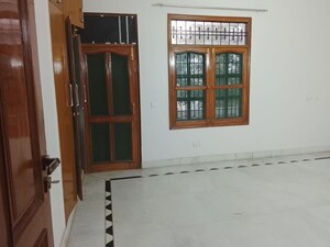 Room in 3 BHK Builder Floor at Sector 31 – for Rent