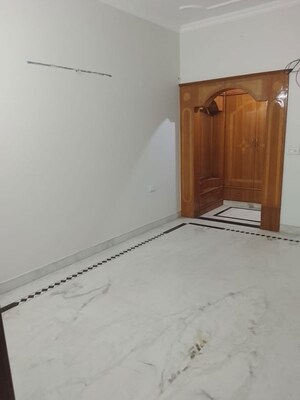 Room in 3 BHK Builder Floor at Sector 31 – for Rent