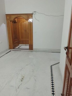 Room in 3 BHK Builder Floor at Sector 31 – for Rent