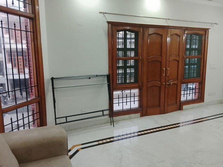 Room, sector 31 3 Bedroom 2200 Sq.Ft. Builder Floor In Sector 31 Gurgaon 9736769