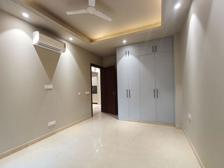 Room, greater kailash i 3 Bedroom 208 Sq.Yd. Builder Floor In Greater Kailash I Delhi 9736773