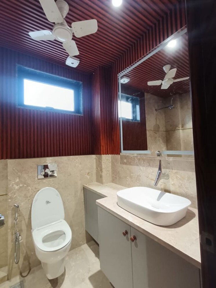 Bathroom, greater kailash i 3 Bedroom 208 Sq.Yd. Builder Floor In Greater Kailash I Delhi 9736773