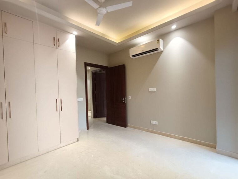 Room, greater kailash i 3 Bedroom 208 Sq.Yd. Builder Floor In Greater Kailash I Delhi 9736773