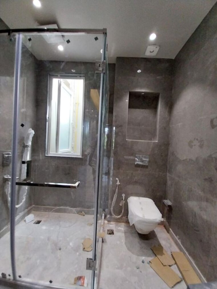 Bathroom, greater kailash i 3 Bedroom 250 Sq.Yd. Builder Floor In Greater Kailash I Delhi 9736782